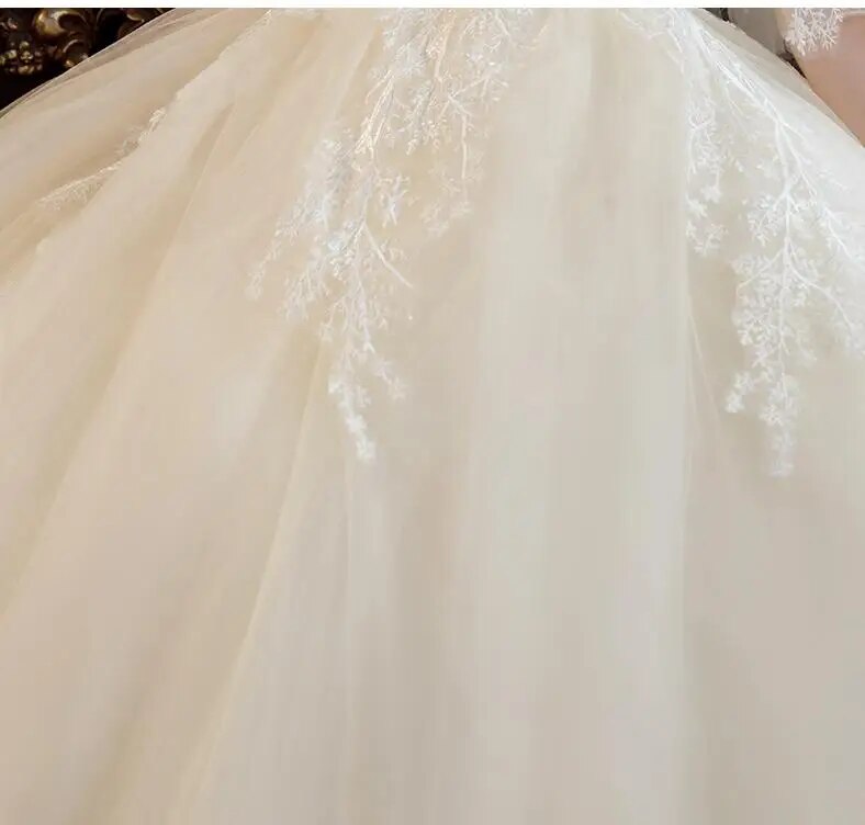 Classic O Neck Wedding Dress Beautiful Lace Princess Ball Gown Slim Half Sleeve Bridal Dress