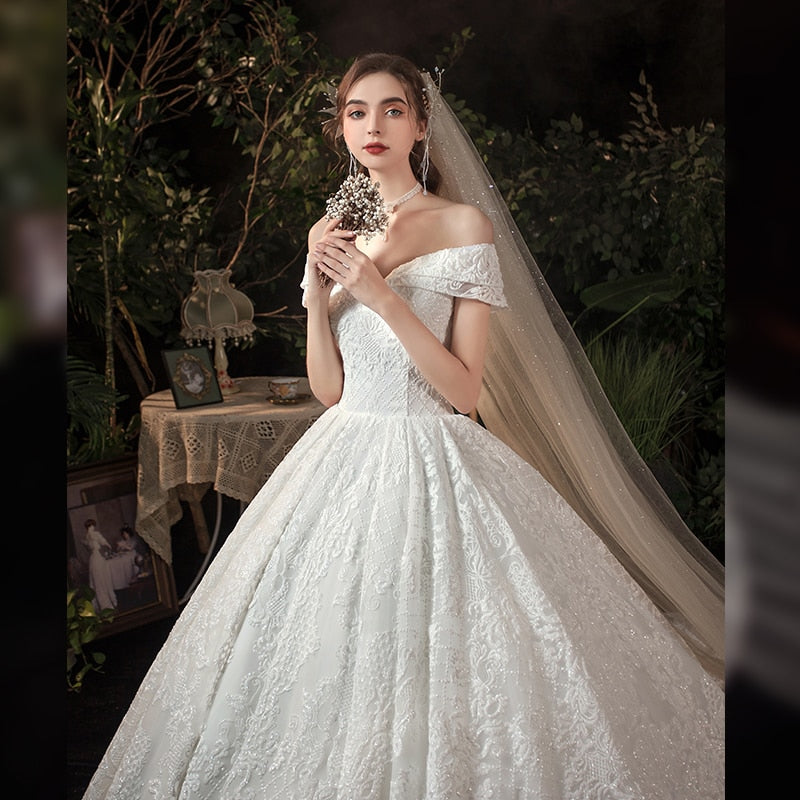 Elegant Boat Neck Wedding Gown With Train Princess Luxury Lace