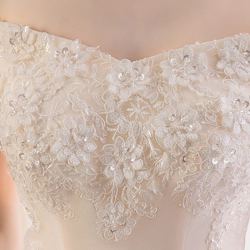 2023 Off White Sexy Boat Neck Wedding Dress Beautiful Lace Flower Ball Gown Off The Shoulder Princess Bridal Dress Custom Made
