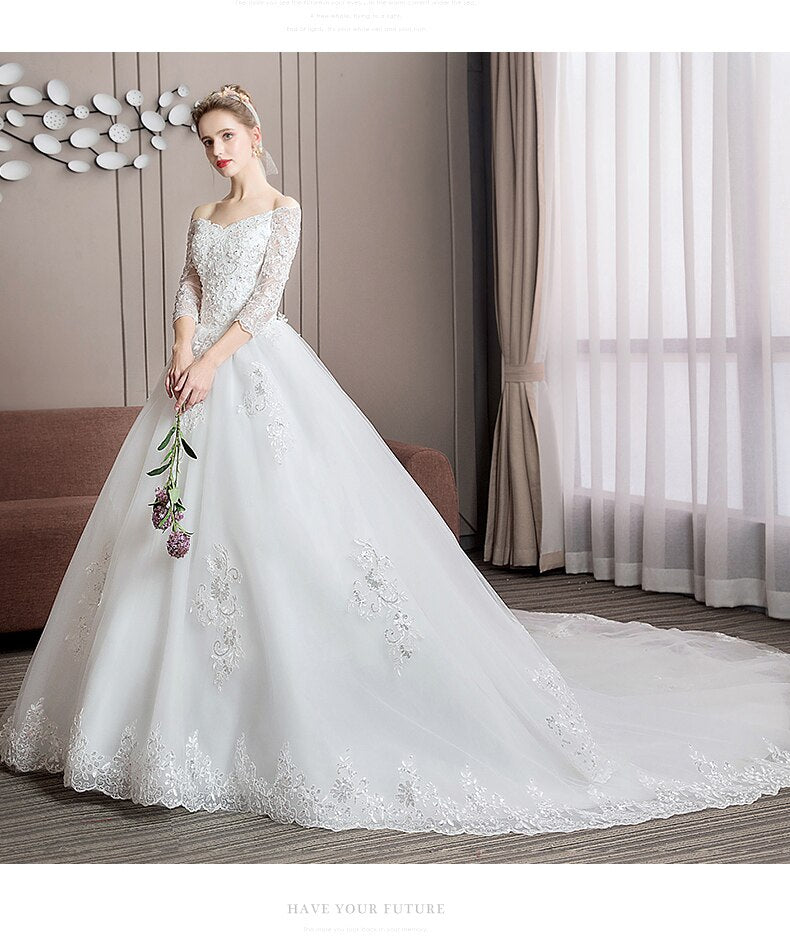2023 Long Tail Half Sleeve Wedding Dress Princess Wedding Gown Lace V Neck Bridal Dress Plus Size