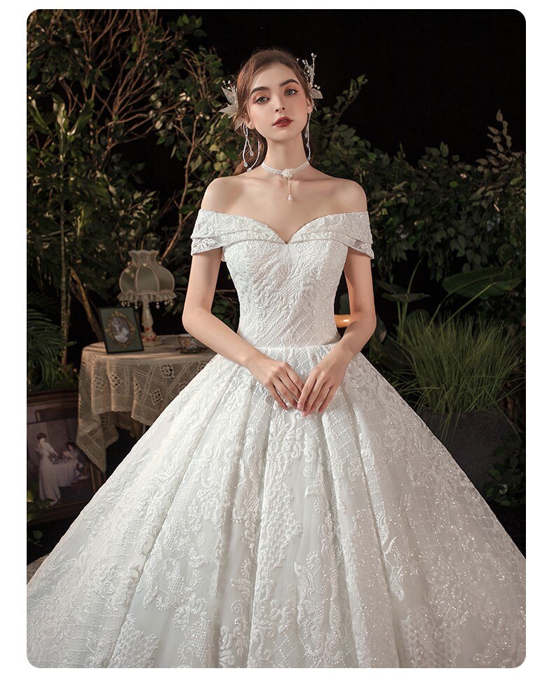 Elegant Boat Neck Wedding Gown With Train Princess Luxury Lace
