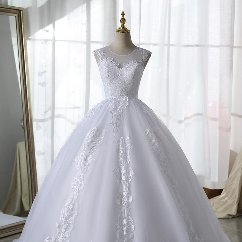Pure White Lace Wedding Dress With Train Sleeveless Bridal Dress Back Zipper Ball Gown