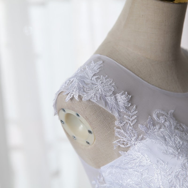 Pure White Lace Wedding Dress With Train Sleeveless Bridal Dress Back Zipper Ball Gown