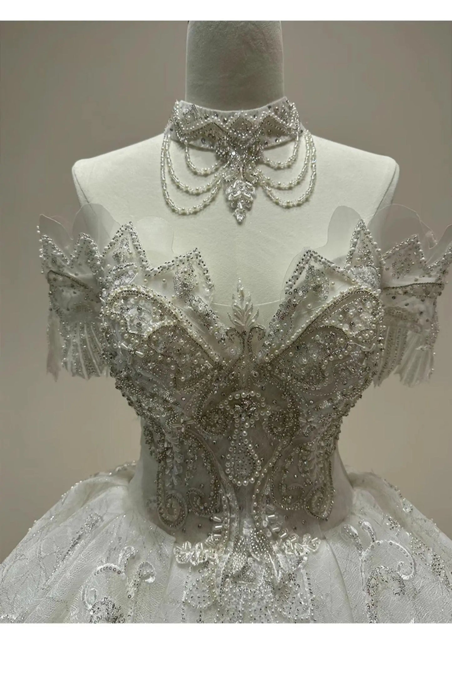 Luxury Boat Neck Wedding Dress Beading Lace Up Applique Bridal Dress Ball Gown