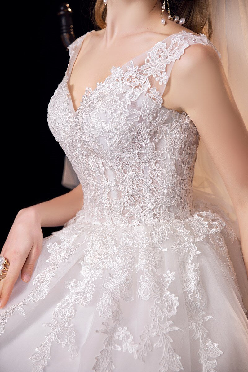 Lace V-neck Sweep Train Wedding Gowns Sleeveless Embroidery Bridal Dress