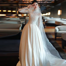 Load image into Gallery viewer, Simple Long Sleeve Wedding Dresses Elegant Lace Appliques Bridal Dress Court Train
