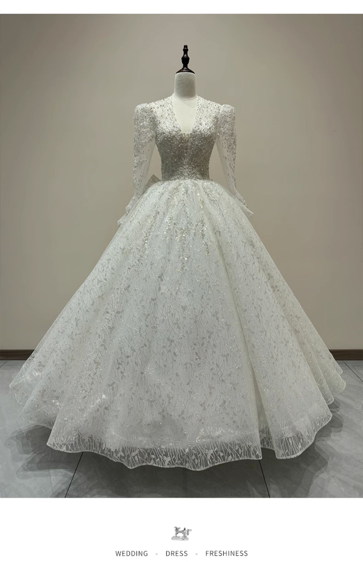 Long Sleeve Wedding Dress Sexy Deep V-neck Lace Applique Bridal Dress With A Bow