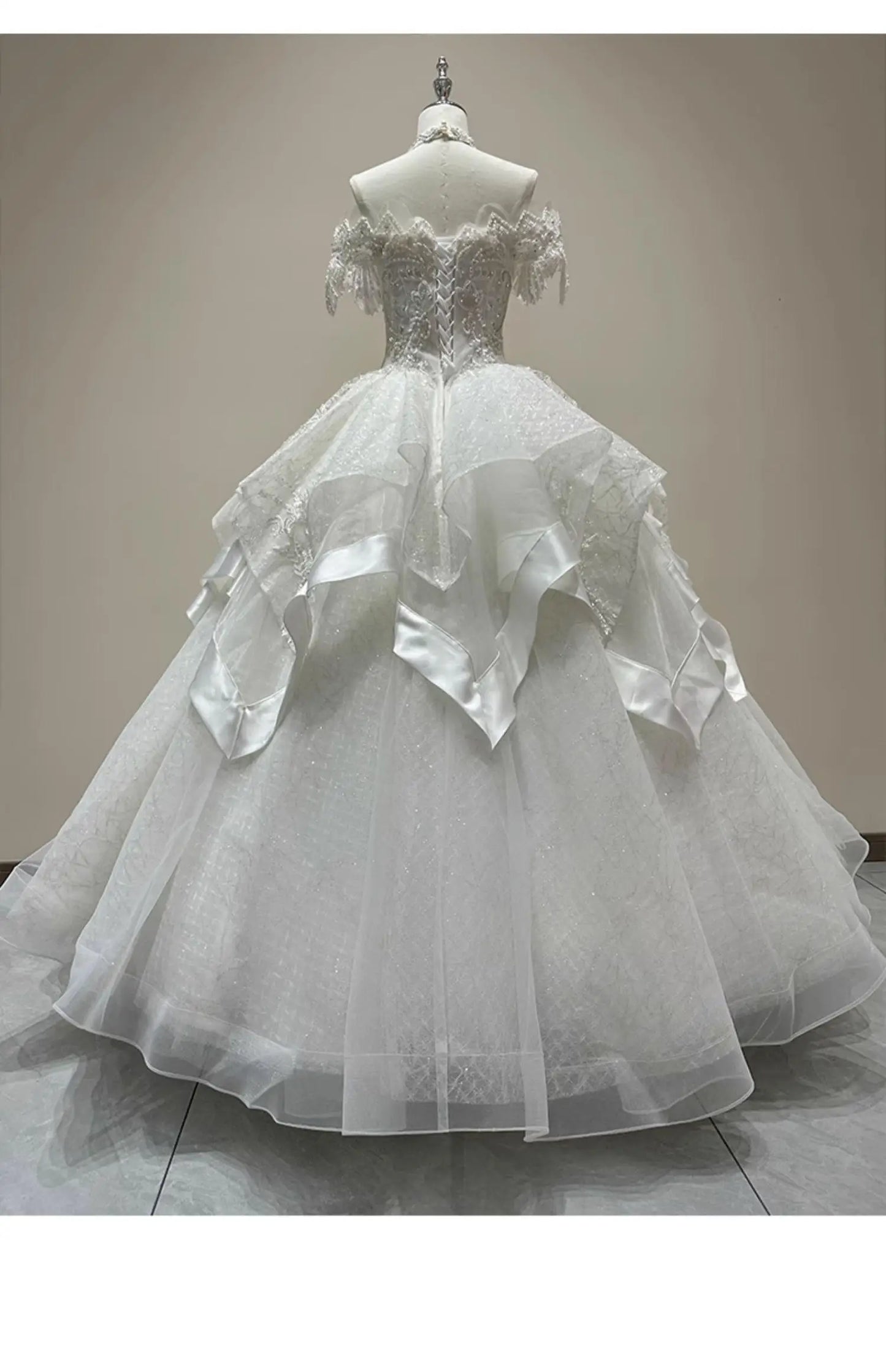 Luxury Boat Neck Wedding Dress Beading Lace Up Applique Bridal Dress Ball Gown