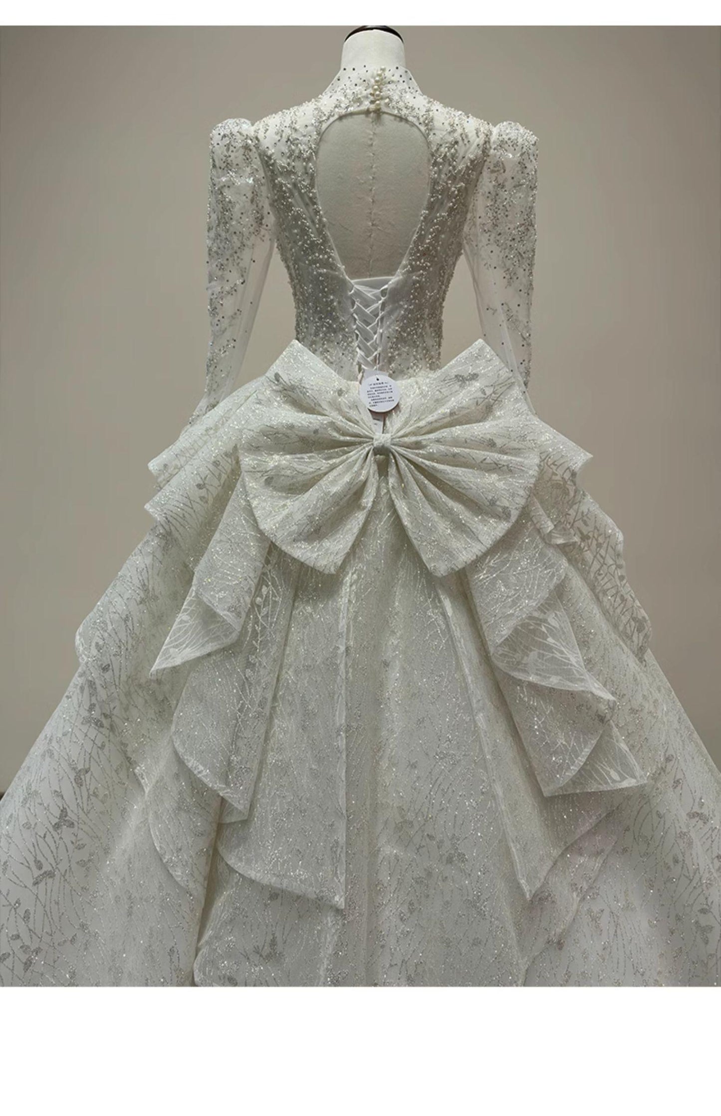 Long Sleeve Wedding Dress Sexy Deep V-neck Lace Applique Bridal Dress With A Bow