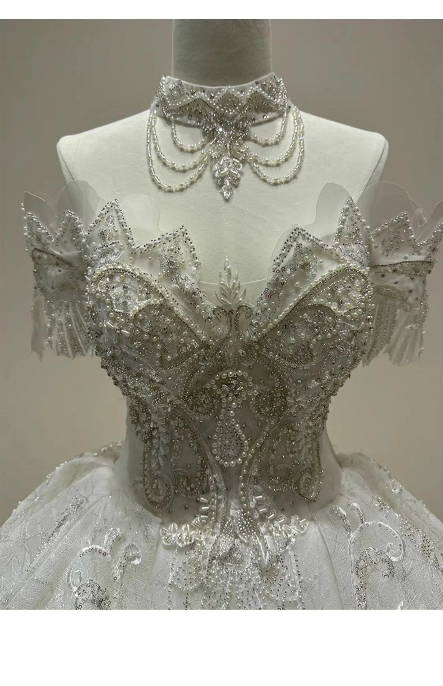 Luxury Boat Neck Wedding Dress Beading Lace Up Applique Bridal Dress Ball Gown