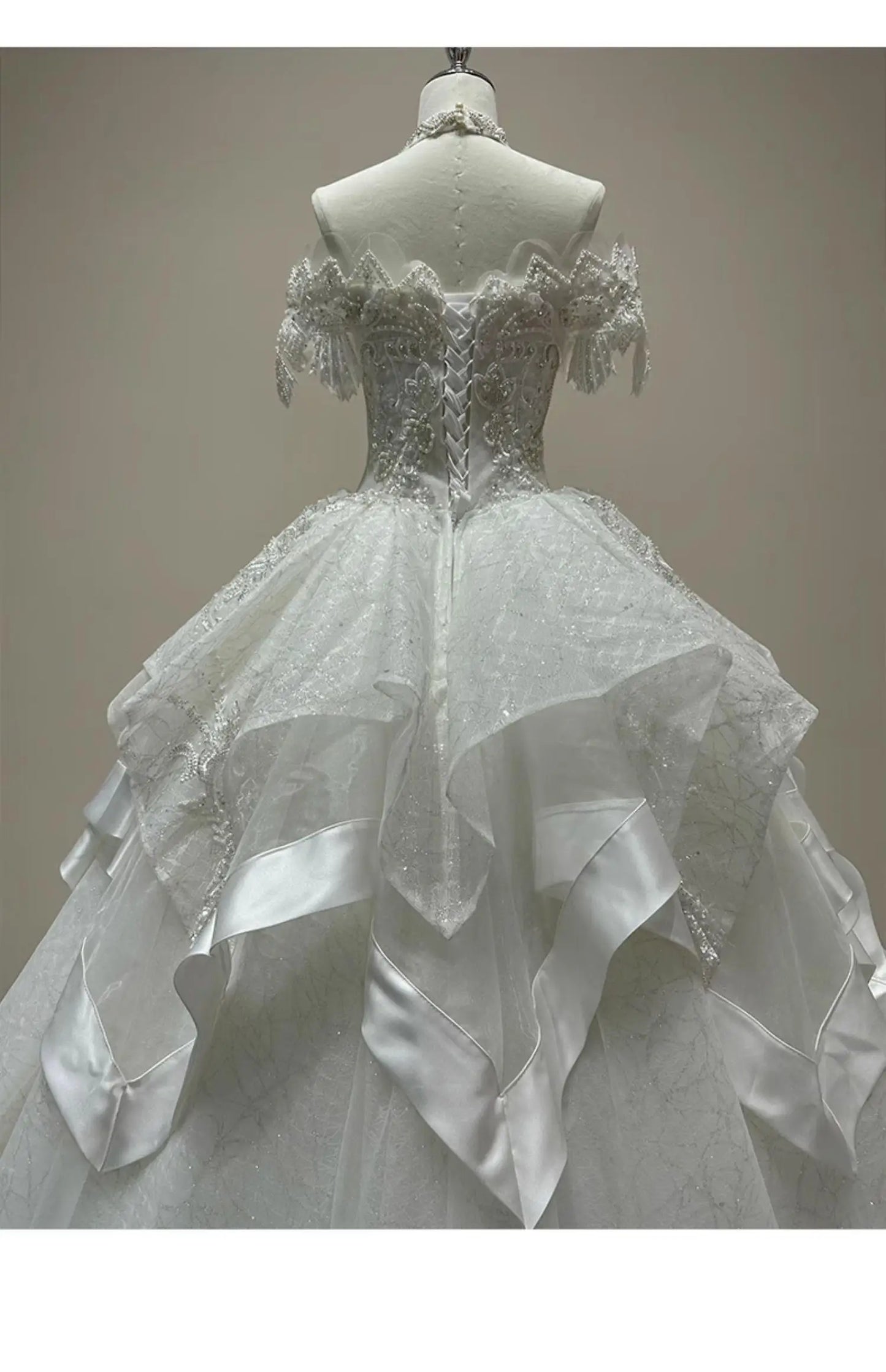 Luxury Boat Neck Wedding Dress Beading Lace Up Applique Bridal Dress Ball Gown