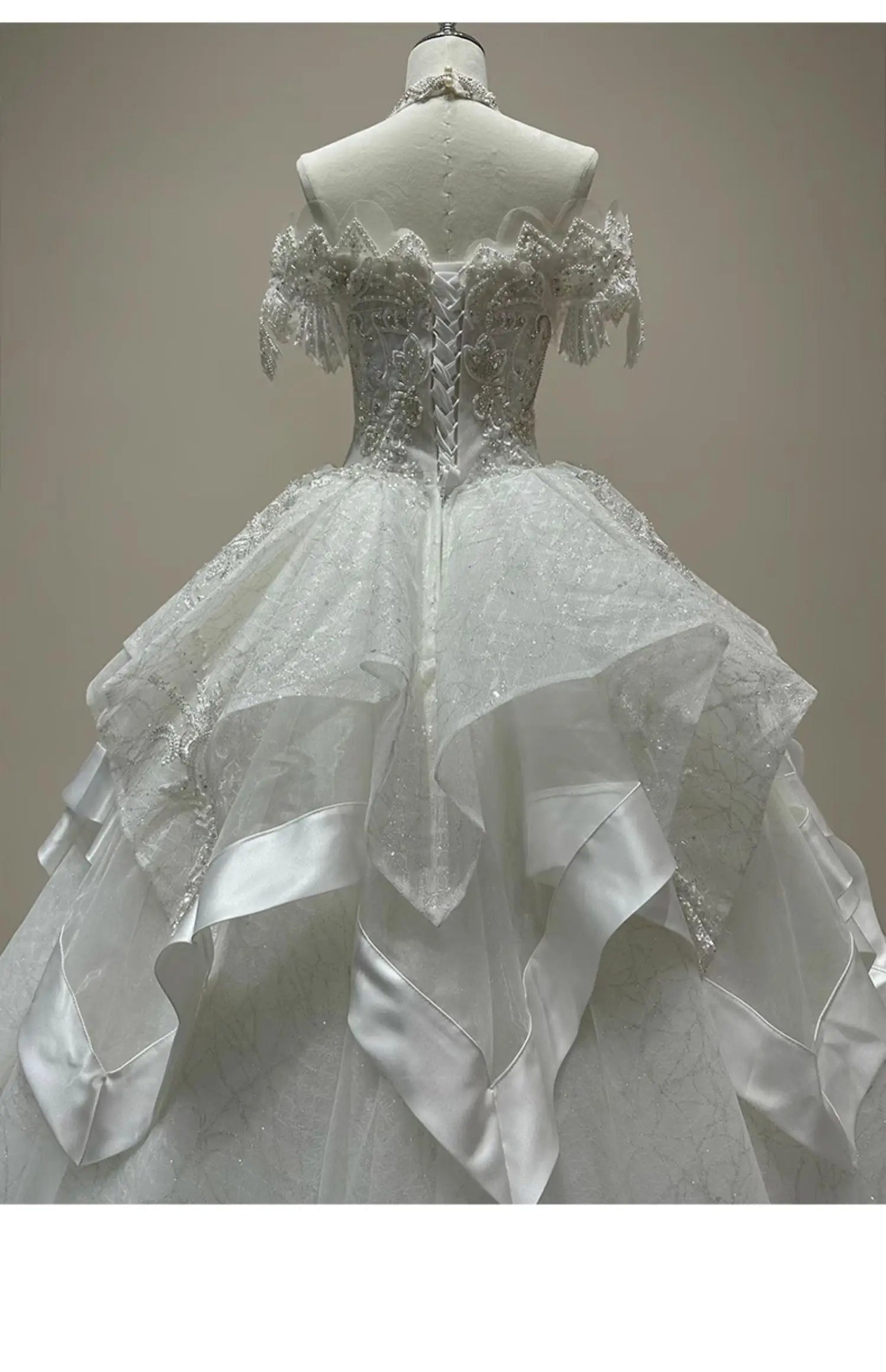 Luxury Boat Neck Wedding Dress Beading Lace Up Applique Bridal Dress Ball Gown
