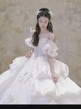 Load and play video in Gallery viewer, Luxury And Elegent Off The Shoulder Satin Wedding Dress Lace Appliques Bridal Dress
