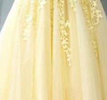Load image into Gallery viewer, Lace Wedding Dress 2023 Classic V-neck Bridal Dress With Court Train
