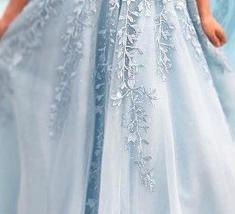 Lace Wedding Dress 2023 Classic V-neck Bridal Dress With Court Train