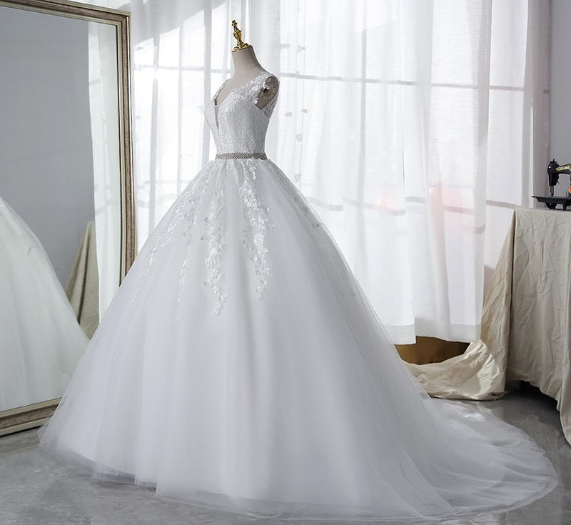 Lace Wedding Dress 2023 Classic V-neck Bridal Dress With Court Train