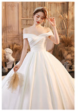 Load image into Gallery viewer, Strapless Sweetheart Simple Ball Gown Bride Dress
