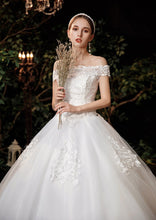 Load image into Gallery viewer, 2023 Lace Boat Neck Ball Gown Wedding Dresses Sweetheart Simple Princess Illusion Applique Bridal Gowns Casamento
