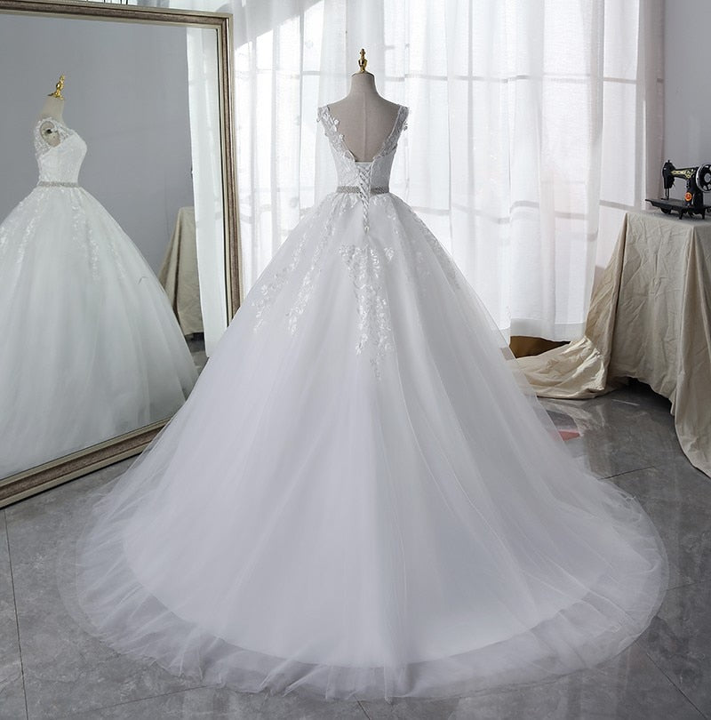 Lace Wedding Dress 2023 Classic V-neck Bridal Dress With Court Train