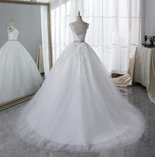 Load image into Gallery viewer, Lace Wedding Dress 2023 Classic V-neck Bridal Dress With Court Train
