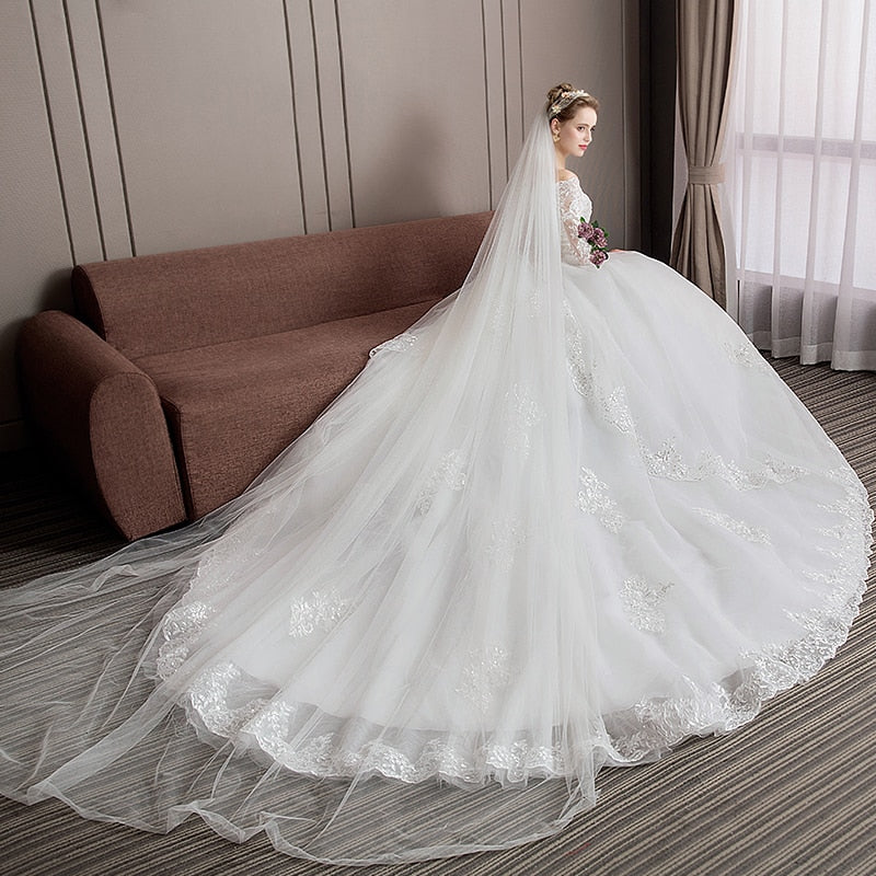 2023 Long Tail Half Sleeve Wedding Dress Princess Wedding Gown Lace V Neck Bridal Dress Plus Size