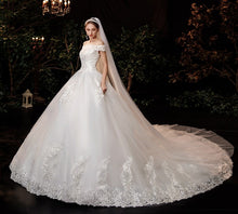 Load image into Gallery viewer, 2023 Lace Boat Neck Ball Gown Wedding Dresses Sweetheart Simple Princess Illusion Applique Bridal Gowns Casamento
