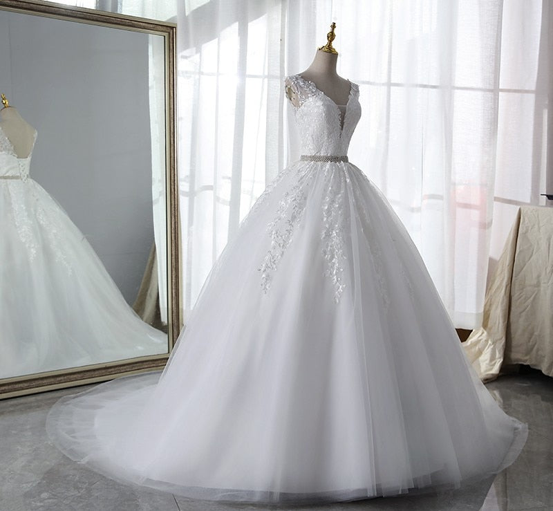 Lace Wedding Dress 2023 Classic V-neck Bridal Dress With Court Train