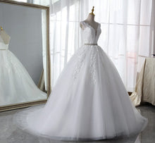 Load image into Gallery viewer, Lace Wedding Dress 2023 Classic V-neck Bridal Dress With Court Train
