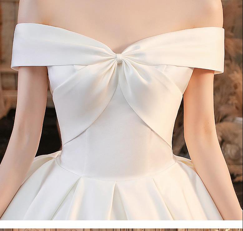 Luxury Satin Wedding Dress With Court Train Elegant Boat Neck Princess Wedding Gown