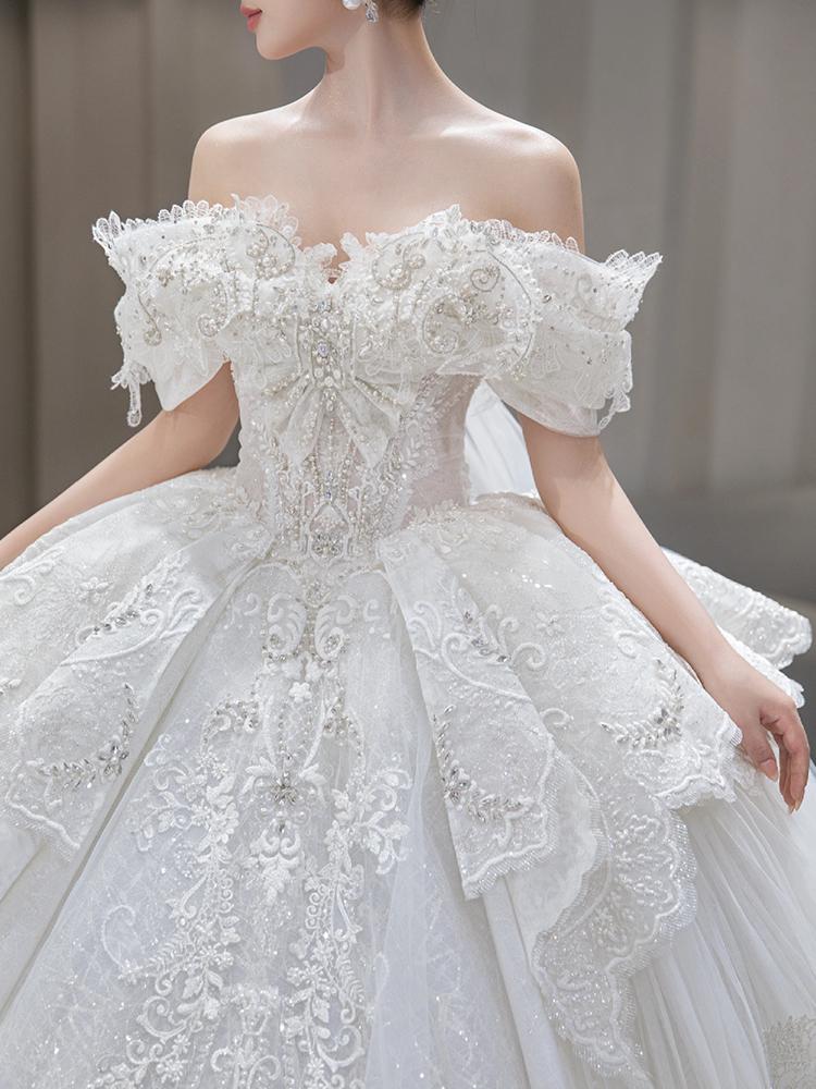Off The Shoulder Wedding Dress Lace Applique Boat Neck Bridal Dress Ball Gown With A Big Tail
