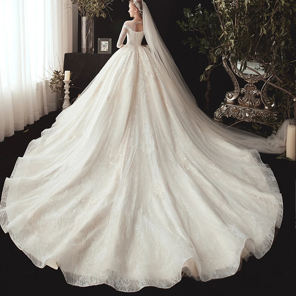 New Arrivals O-Neck Half Sleeve Beading Appliques Lace Gorgeous Ball Gown With Chapel Train