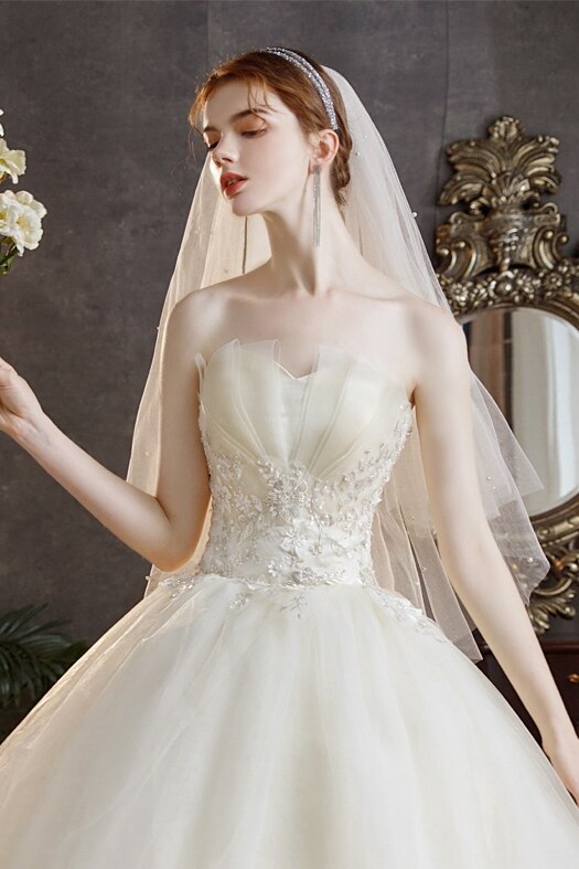 Elegant Strapless Wedding Dress Tulle Applique Lace Up Bridal Dress