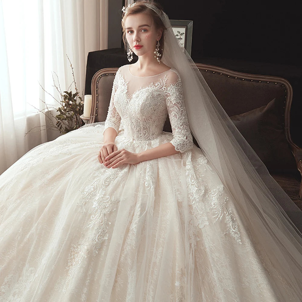 New Arrivals O-Neck Half Sleeve Beading Appliques Lace Gorgeous Ball Gown With Chapel Train