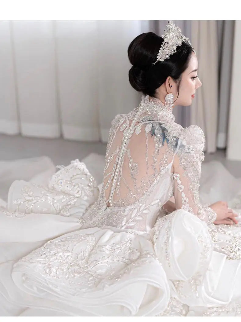Retro Exquisite Long Sleeves Vintage Lace Appliques Beading Bridal Gown