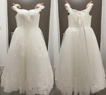 Load image into Gallery viewer, Boat Neck Lace 1m Train Lace Up Bridal Ball Gown
