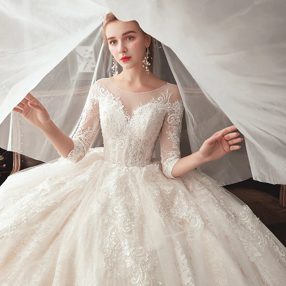 New Arrivals O-Neck Half Sleeve Beading Appliques Lace Gorgeous Ball Gown With Chapel Train