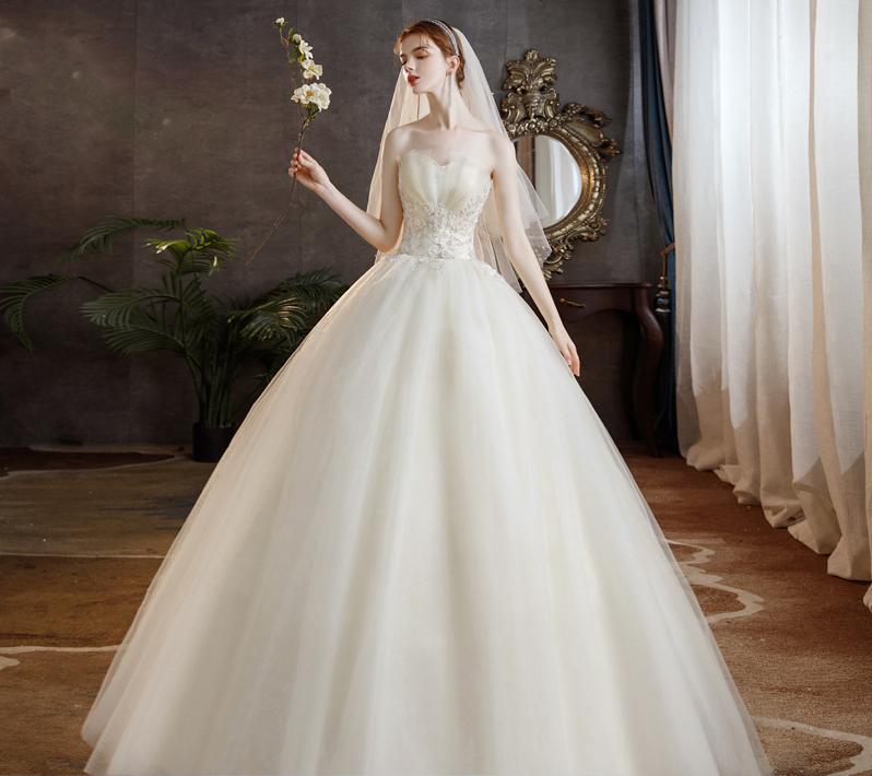 Elegant Strapless Wedding Dress Tulle Applique Lace Up Bridal Dress