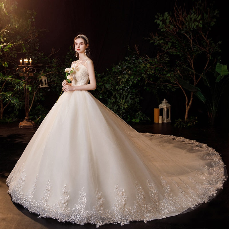 Elegant Strapless Wedding Dress Tulle Applique Lace Up Bridal Dress