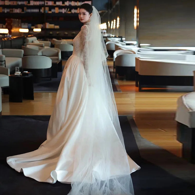 Simple Long Sleeve Wedding Dresses Elegant Lace Appliques Bridal Dress Court Train