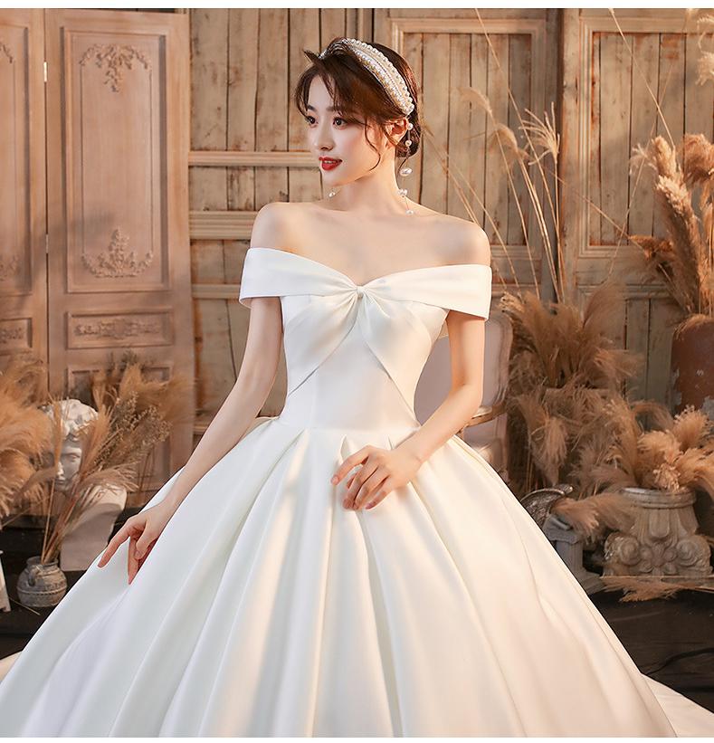 Luxury Satin Wedding Dress With Court Train Elegant Boat Neck Princess Wedding Gown