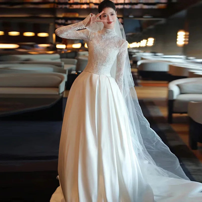 Simple Long Sleeve Wedding Dresses Elegant Lace Appliques Bridal Dress Court Train
