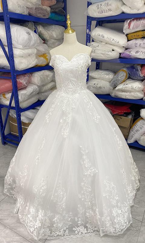 Luxury Embroidery Short Cap Sleeves Sweep Train Lace Wedding Gowns