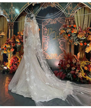 Load image into Gallery viewer, Short Sleeve Luxury Beading Lace Bridal Dress Court Train Shinny
