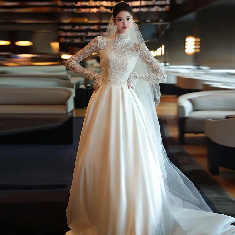 Simple Long Sleeve Wedding Dresses Elegant Lace Appliques Bridal Dress Court Train