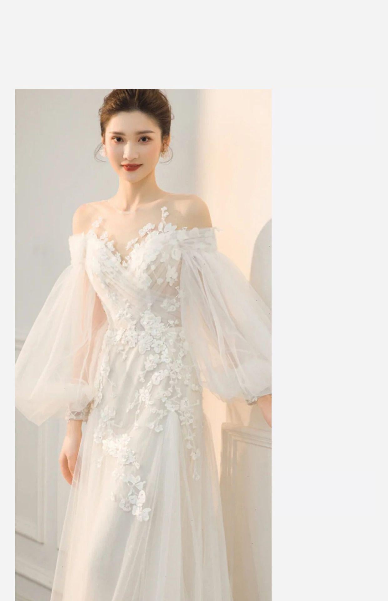 Lace Up Wedding Dress Simple Lantern Sleeve Lace Applique Bridal Dress