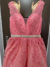Load image into Gallery viewer, Lace Wedding Dress 2023 Classic V-neck Bridal Dress With Court Train
