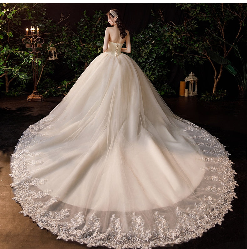Elegant Strapless Wedding Dress Tulle Applique Lace Up Bridal Dress
