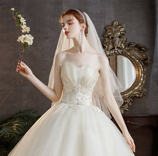 Elegant Strapless Wedding Dress Tulle Applique Lace Up Bridal Dress