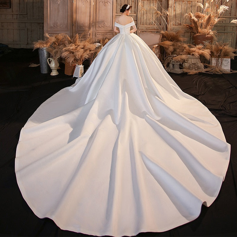 Luxury Satin Wedding Dress With Court Train Elegant Boat Neck Princess Wedding Gown