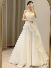 Load image into Gallery viewer, Strapless Wedding Dress Silky
